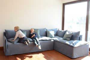 sofaonline - cliente satisfecho con su sofa modular a medida